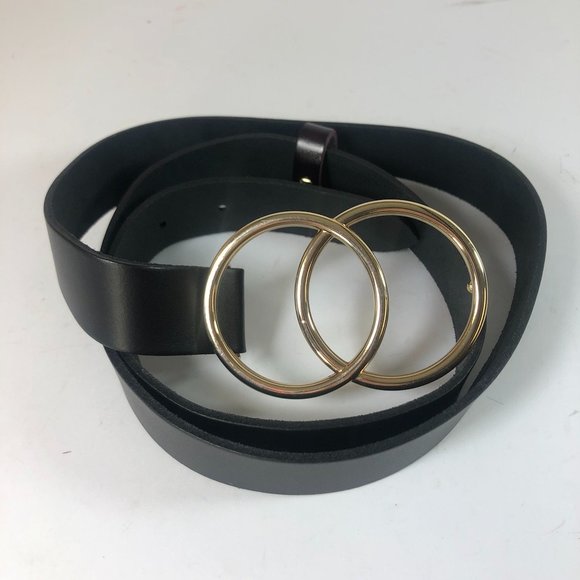 Women vegan leather belt in EUC